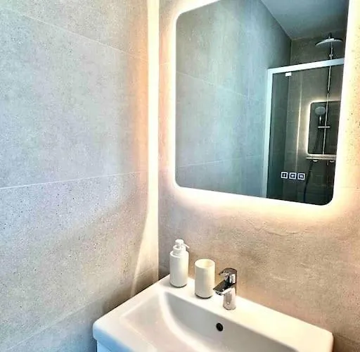 Superbe 6 Couchages - 200m De La - Terrasse - Climatisation *